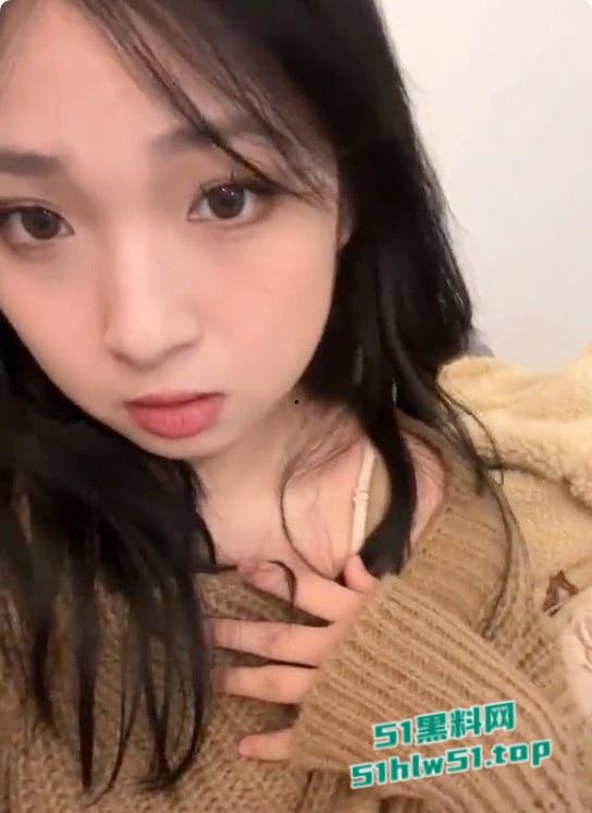 狗血剧情照进现实,08年小伙刷到其他人大胆告白自己女友【赵思懿】愤怒曝光渣女及性爱视频。-9