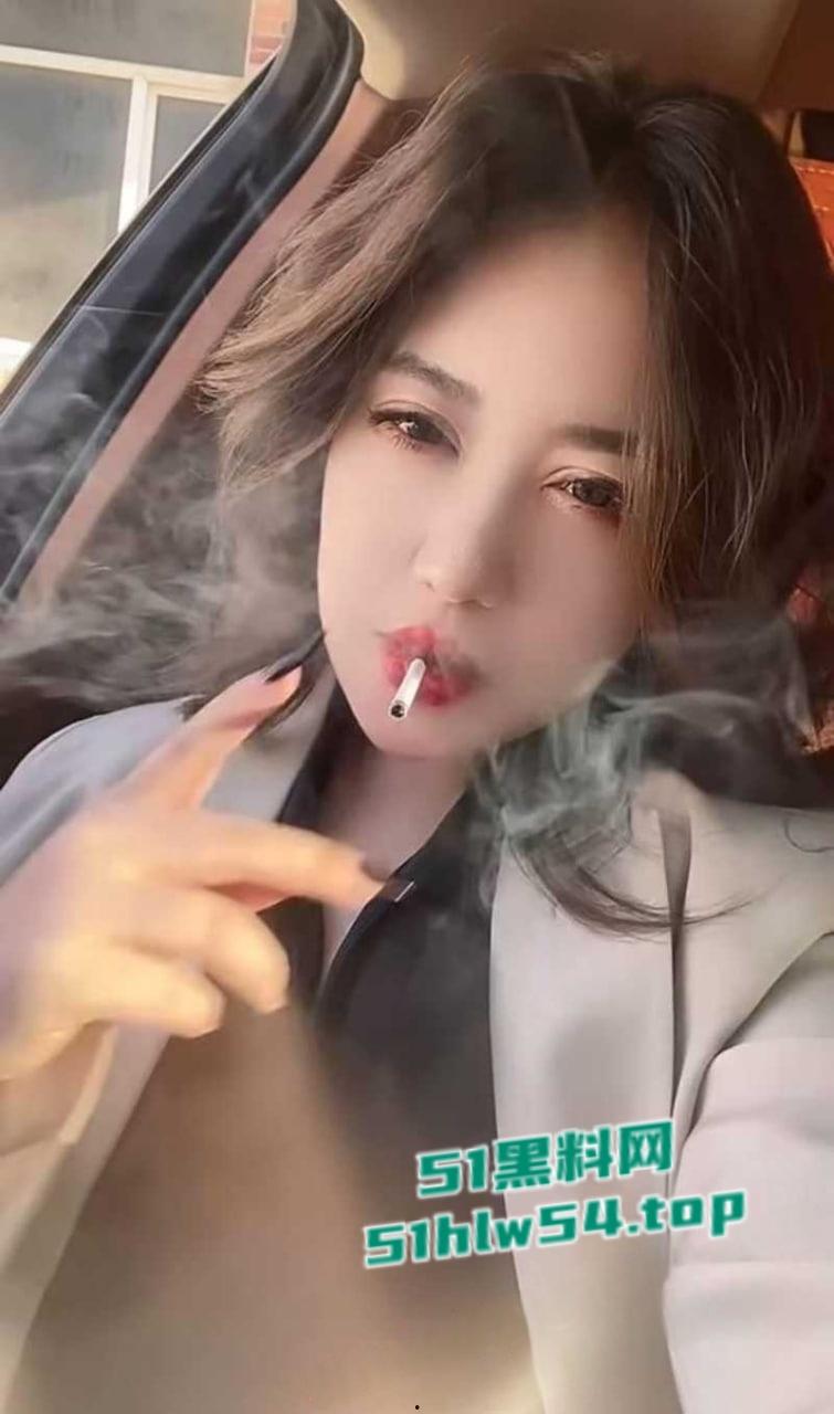 抖音性感人妻【洁】惨遭榜一大哥裸聊视频泄密,肥臀大奶尤物各种黑丝情趣诱惑,金主调教成极品风骚母狗!-3