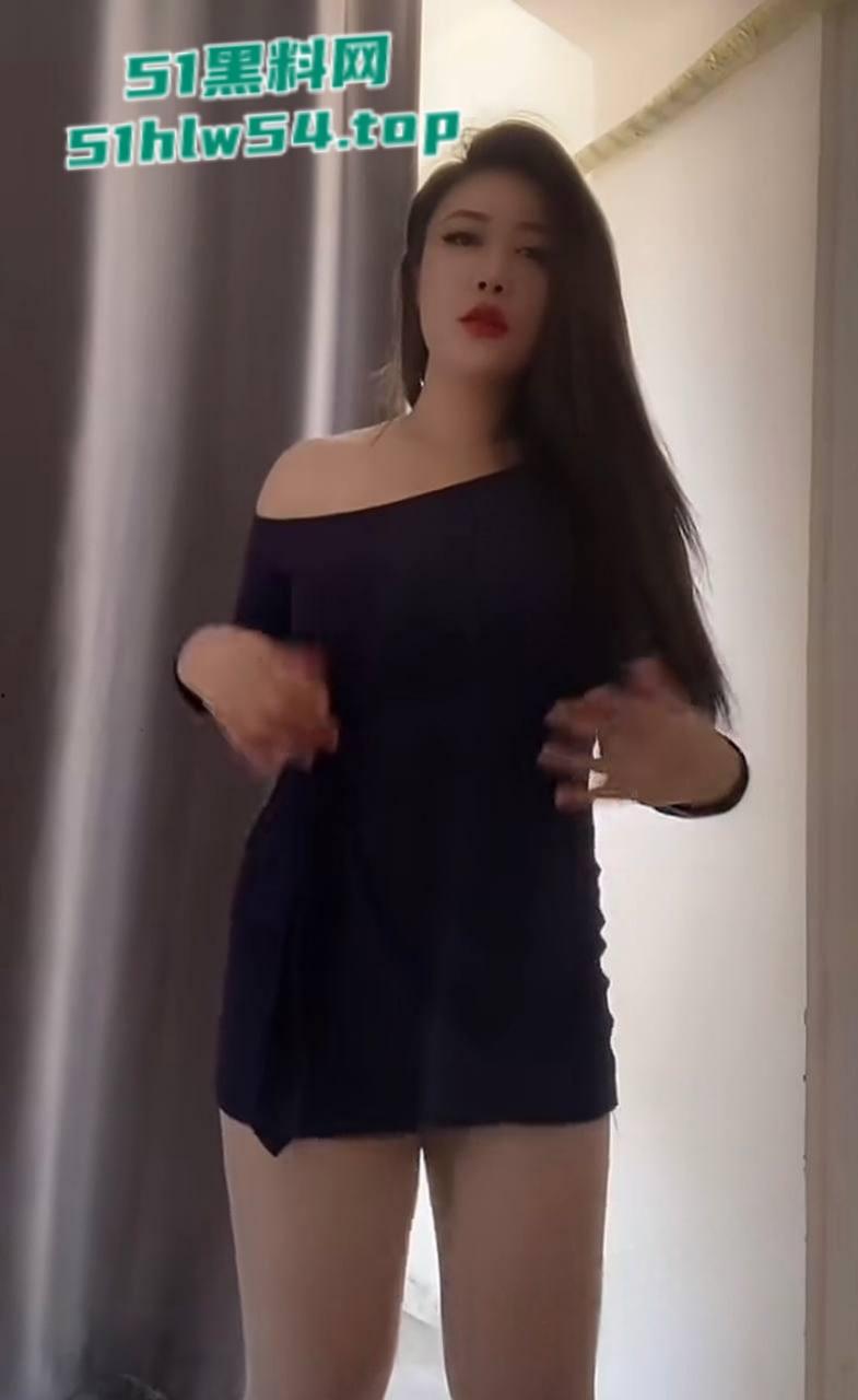 抖音性感人妻【洁】惨遭榜一大哥裸聊视频泄密,肥臀大奶尤物各种黑丝情趣诱惑,金主调教成极品风骚母狗!-6