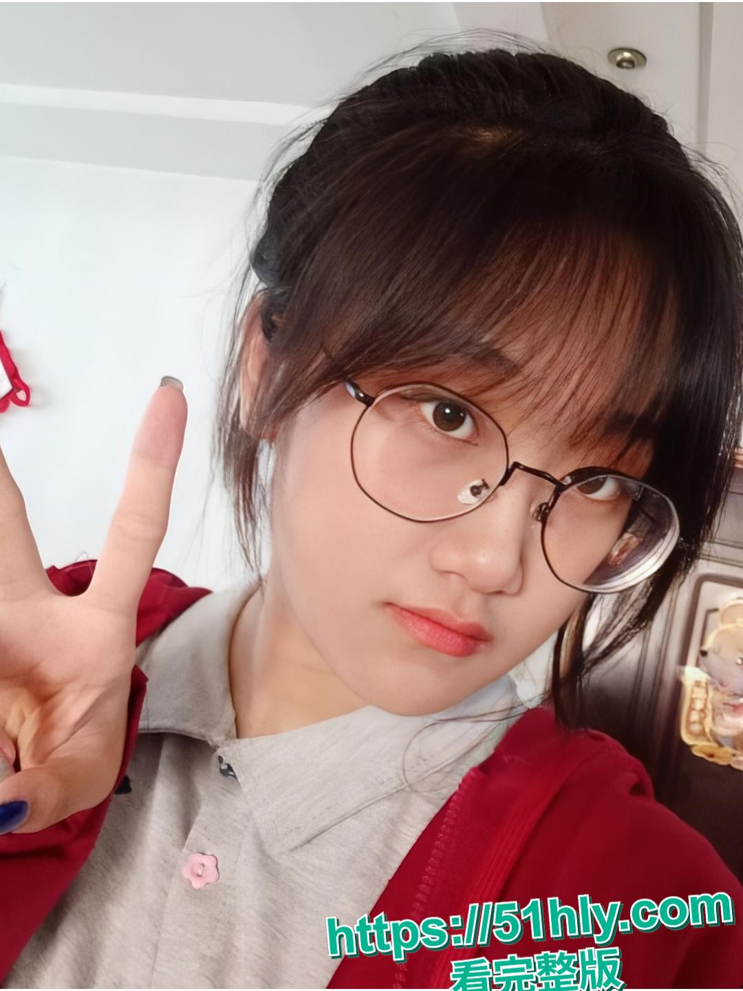 山东科技大学眼镜婊朱玲慧分手后被男友报复 学霸形象塌房!-3