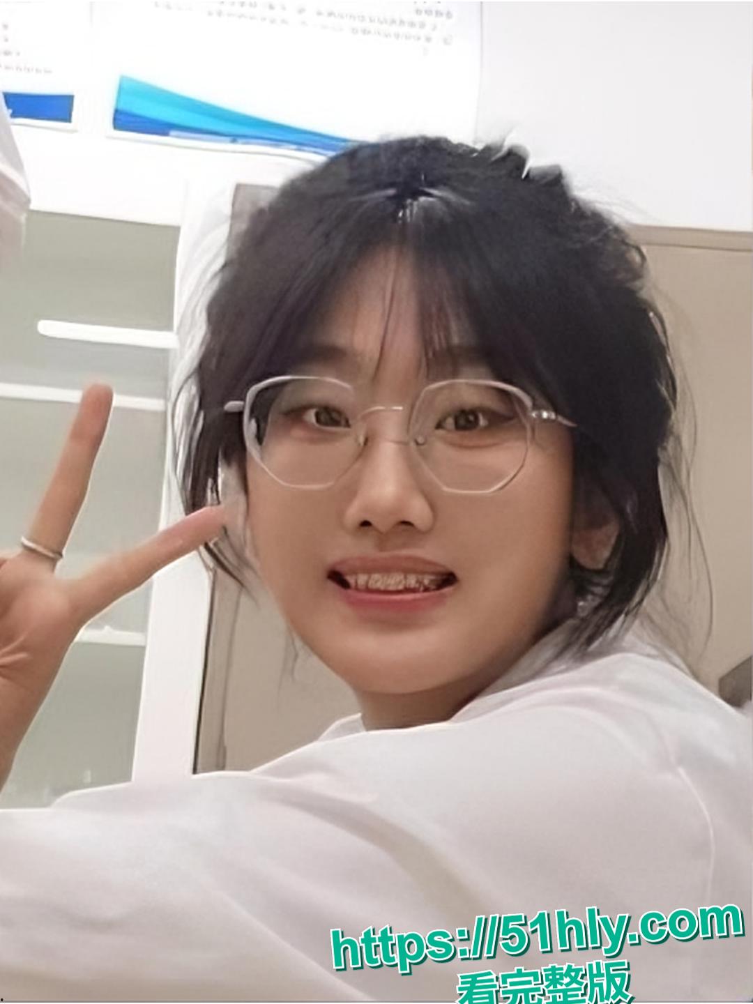 山东科技大学眼镜婊朱玲慧分手后被男友报复 学霸形象塌房!-8