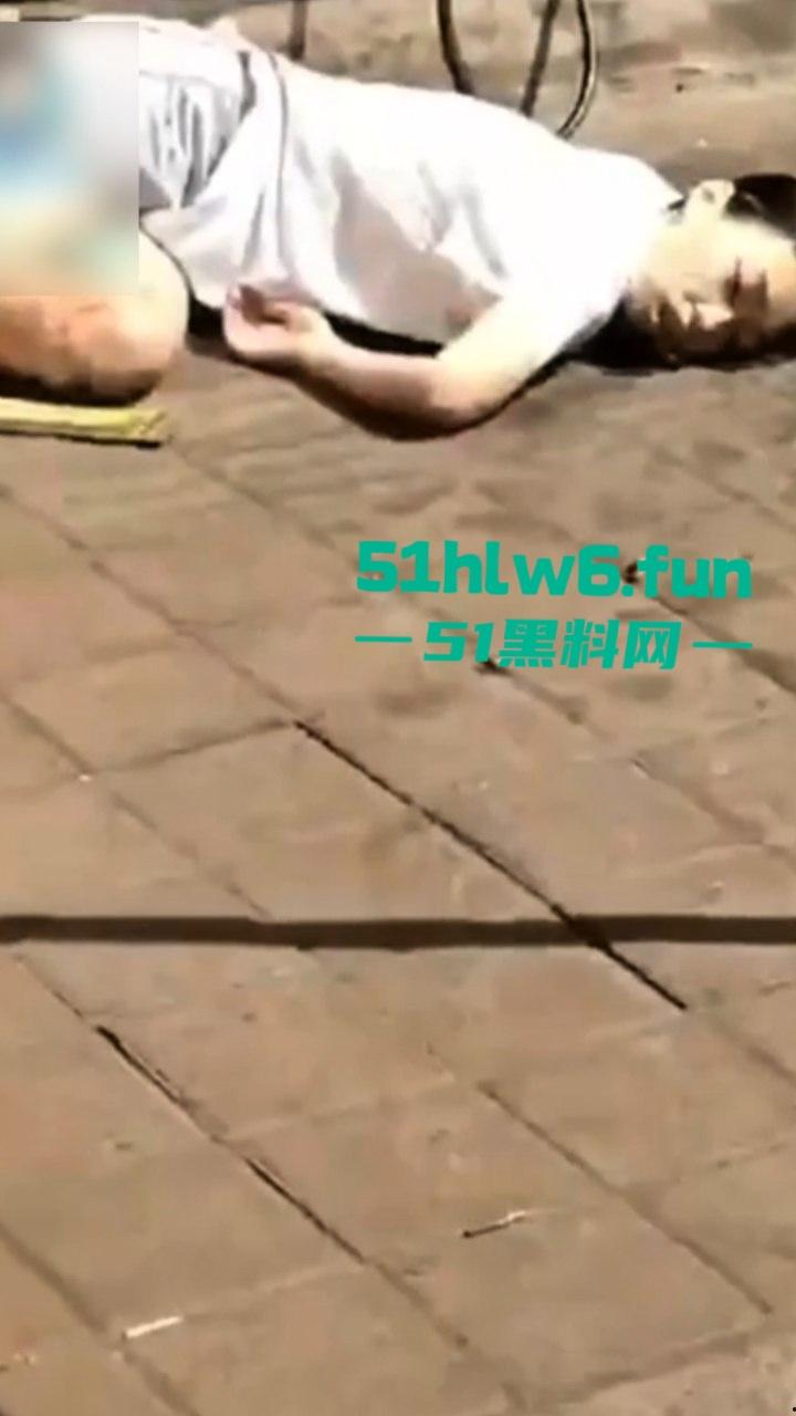 辽宁沈阳发生灭门惨案,在天山路亚明市场为争夺卖菜摊位产生冲突,男子拿猪肉刀当街杀害一家三口。-7