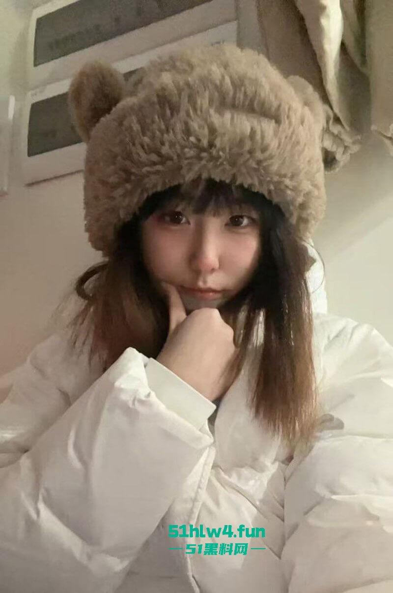 极品身材母狗【杜寓苓】00后反差学生妹，翘臀美腿性感诱人被大叔包养各种调教，性爱自拍视频流出。-7