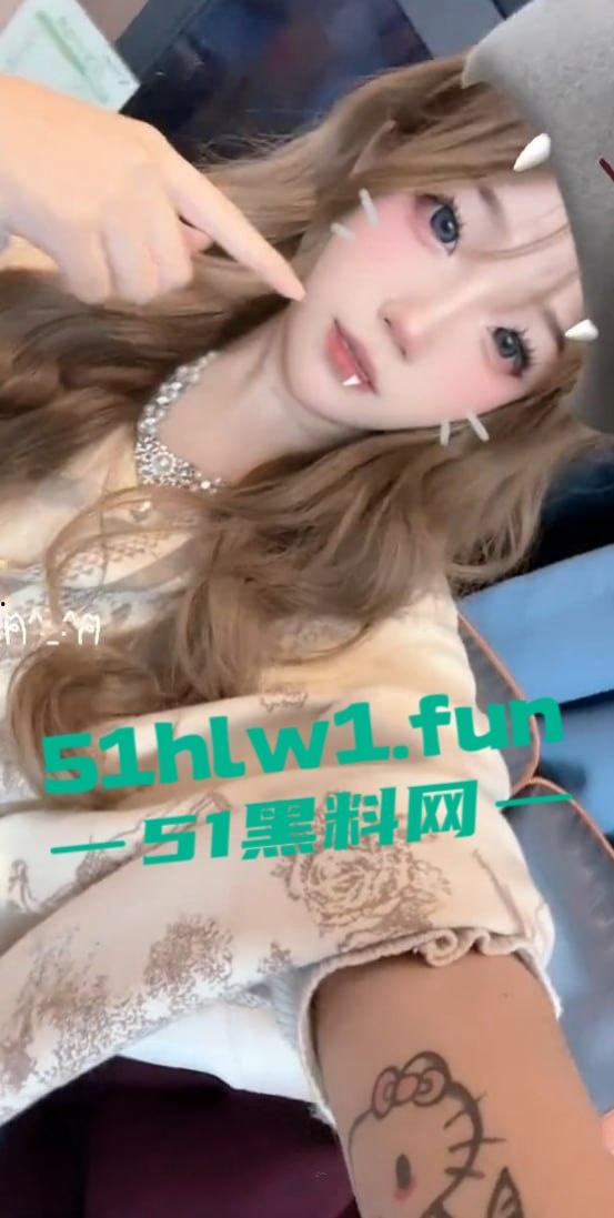 福建莆田骚货【郑烨烨】快手网红【吐泡泡】群里疯传她被操自拍视频,一边叼烟一边求操,骚话连篇堪称精神小妹本妹!-1