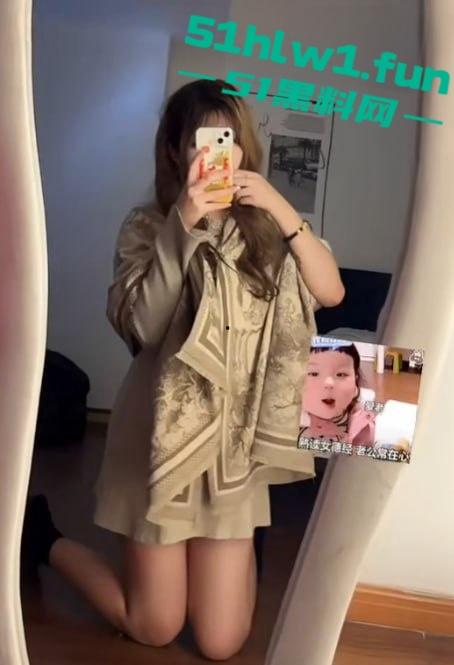 福建莆田骚货【郑烨烨】快手网红【吐泡泡】群里疯传她被操自拍视频,一边叼烟一边求操,骚话连篇堪称精神小妹本妹!-13