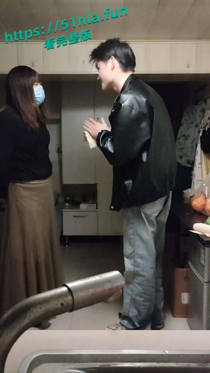 南京伪娘阿红事件，最耀眼的男嘉宾皮衣哥，闪亮登场，清纯气息帅男也拜倒在红姐石榴裙下！-1