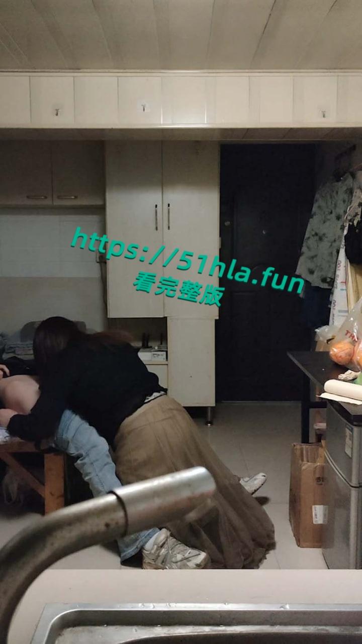 南京伪娘阿红事件，最耀眼的男嘉宾皮衣哥，闪亮登场，清纯气息帅男也拜倒在红姐石榴裙下！-5