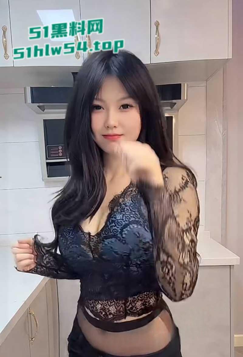 快手60万粉丝大奶网红【非凡化身】大尺度定制视频流出,穿丁字裤勒穴性感裸舞,撅着肥臀被搂操淫值爆表!-7