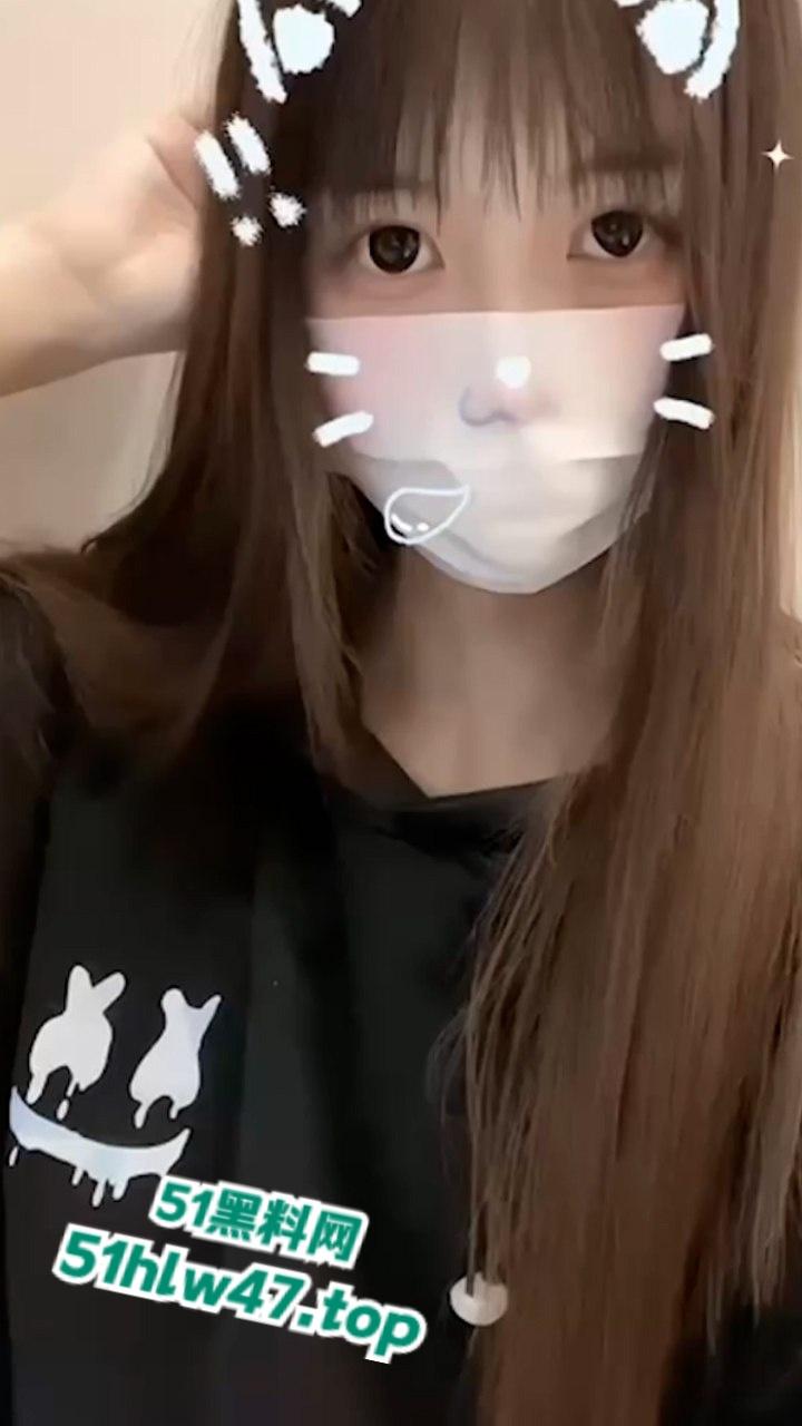 抖音极品萝莉【小佳呆呆的】定制福利流出,锁骨痣加同款手链完全实锤本人无疑,果然福利姬才是出路!-3