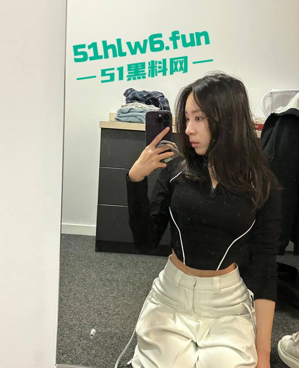 深圳高冷白领【王琪】顶级颜值御姐女神,身材更是高挑纤细,为了上位变身风骚母狗,在酒店被领导抽打无套爆操!-7