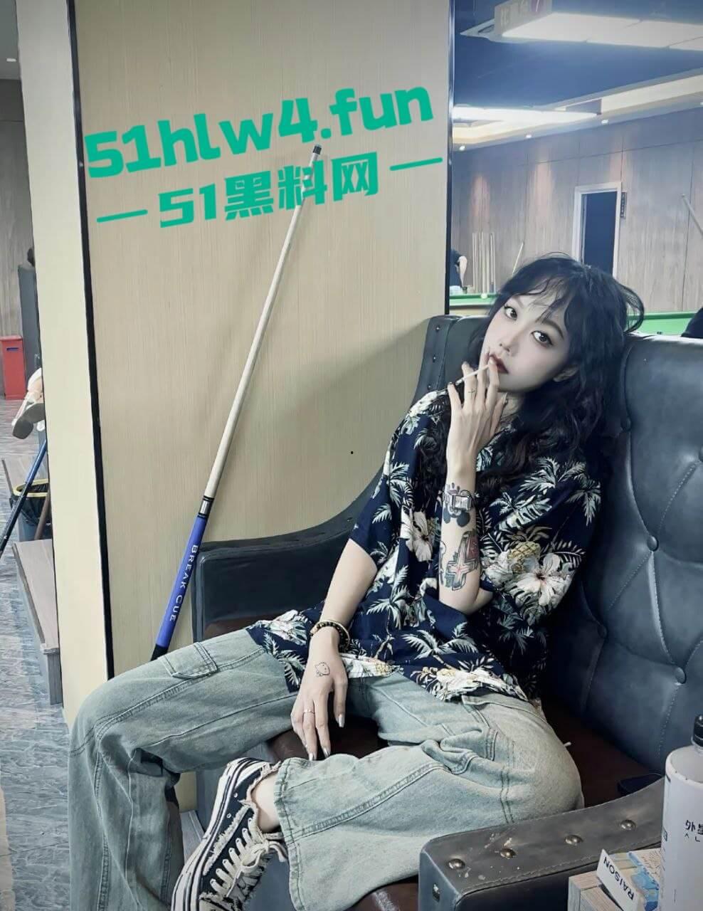 广西长腿纹身妹,抖音女神【小叮-】真名叫朱李雅欣,整天一身辣妹打扮私生活淫乱不堪,性爱自拍被曝光。-5