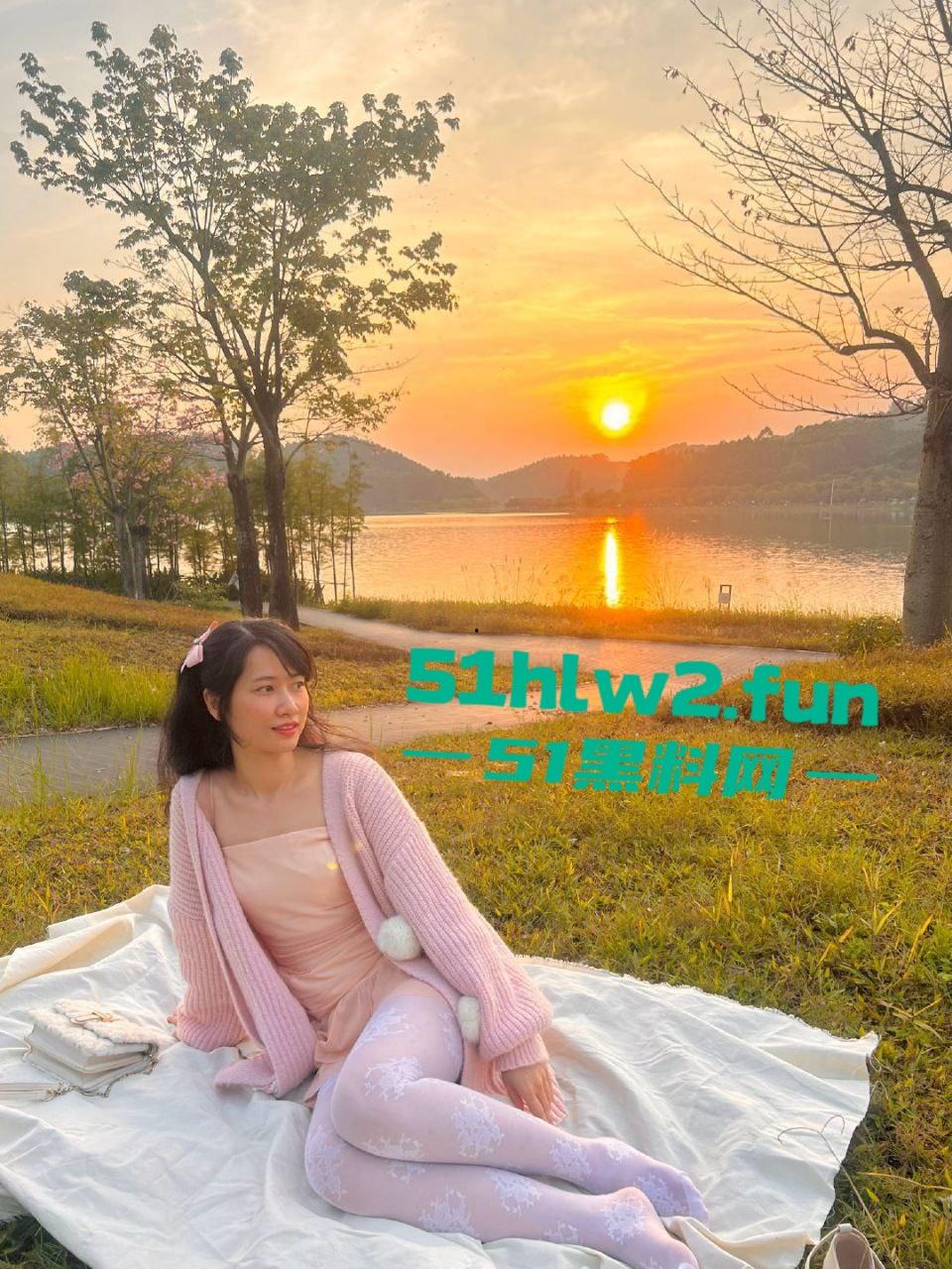 广东极品反差真实美艳少妇【林嘉玲】穿着性感丝袜和高跟鞋,金主无套爆操调教视频曝光流出!-2