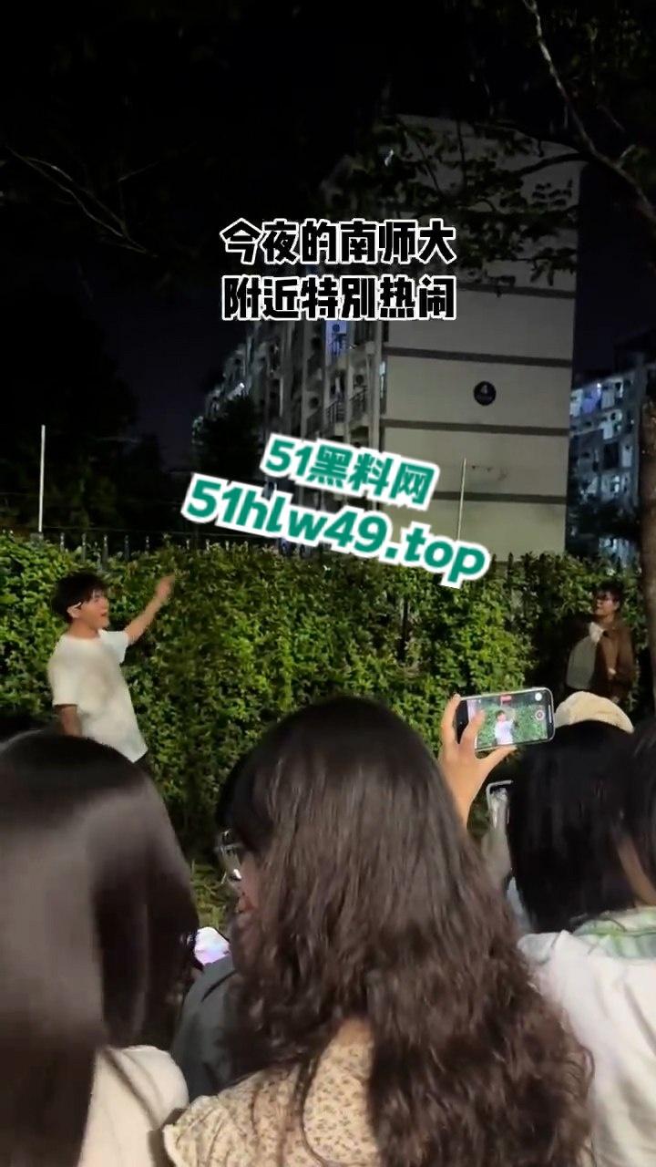 江苏泰州纯爱小哥千里寻爱,得知被女友戴多顶绿帽,人财两失当街破防楼下大骂婊子。-2