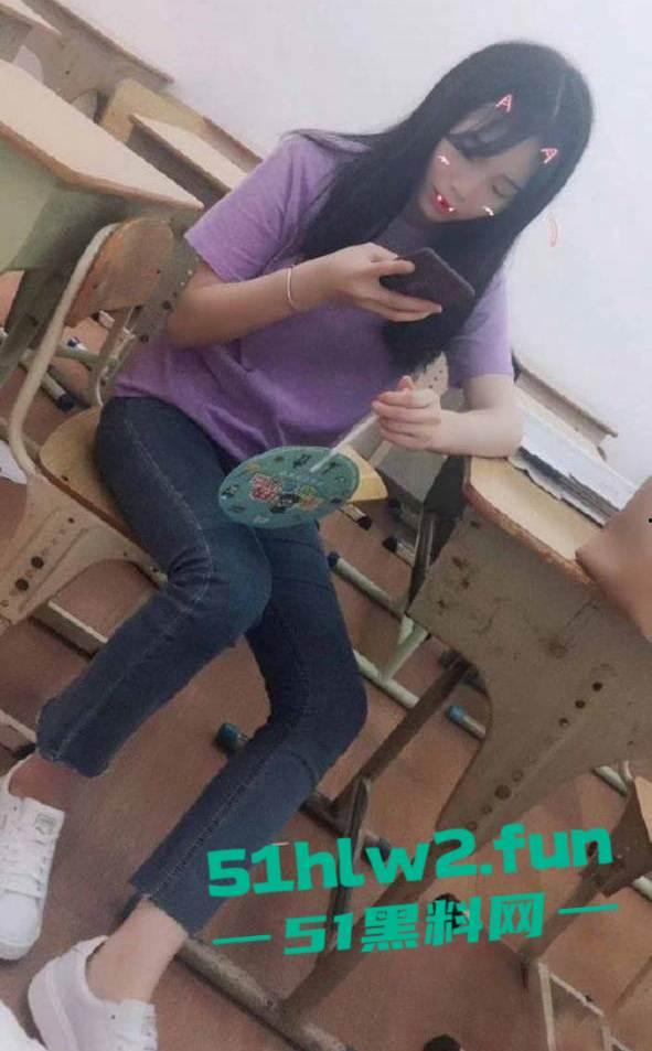 河北商丘宁陵县高级中学反差学妹【孙宁宁】超黑肥大鲍鱼，阴毛旺盛性欲极强遭到曝光。-4