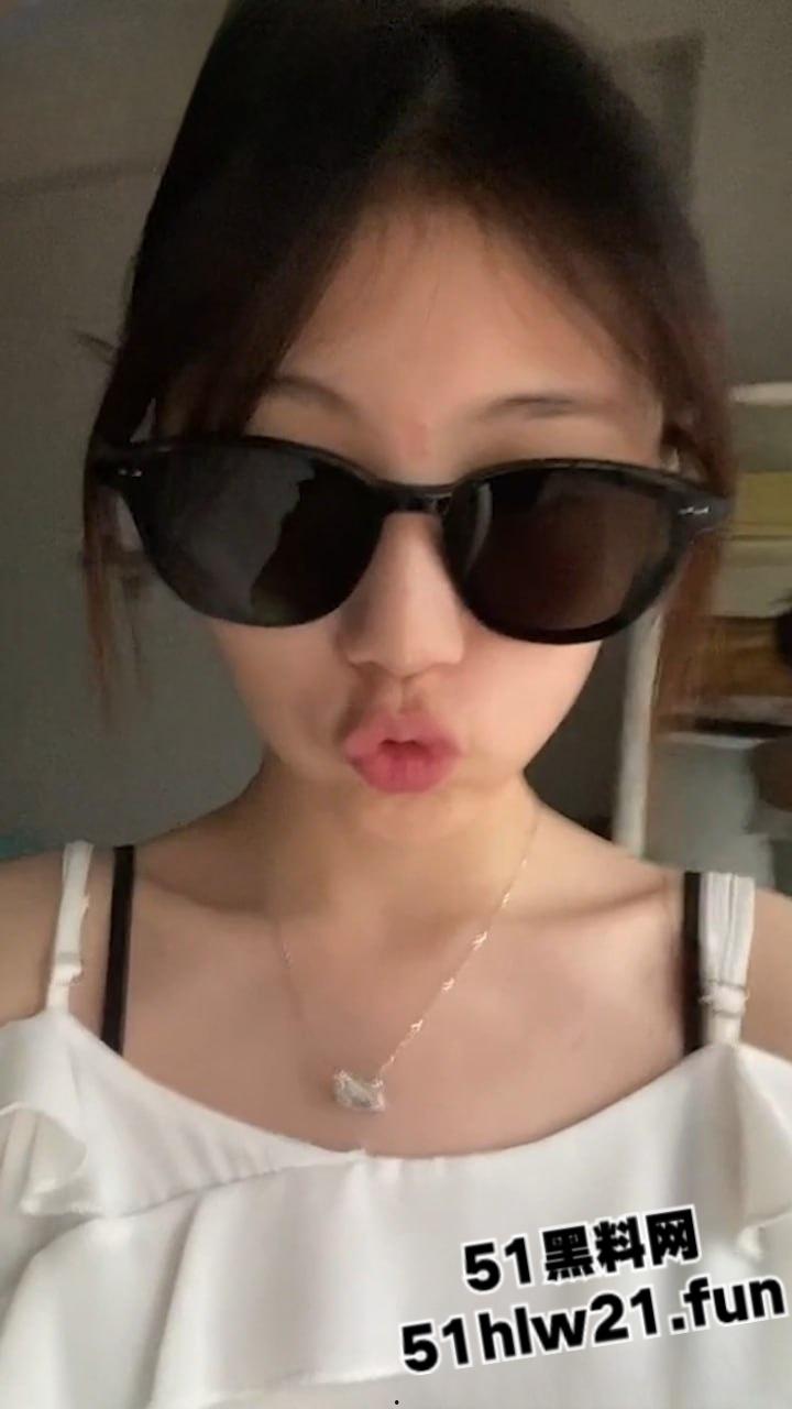 茂名一中颜值女神【梁韵瑶】清纯精致的脸蛋,加上完美的诱人酮体,绝对是不少人的白月光做爱私拍视频流出。-4