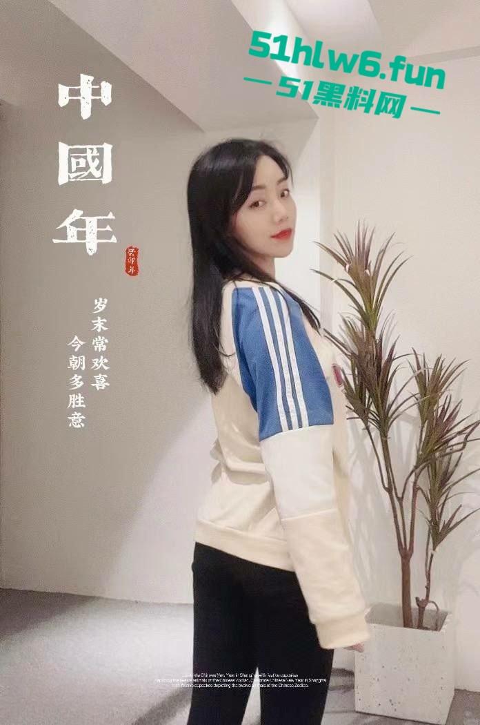 河南师范大学【梁雅倩】高颜值反差尤物,细腰长腿小穴粉嫩背着男友和土豪裸聊被男友发现后曝光。-5