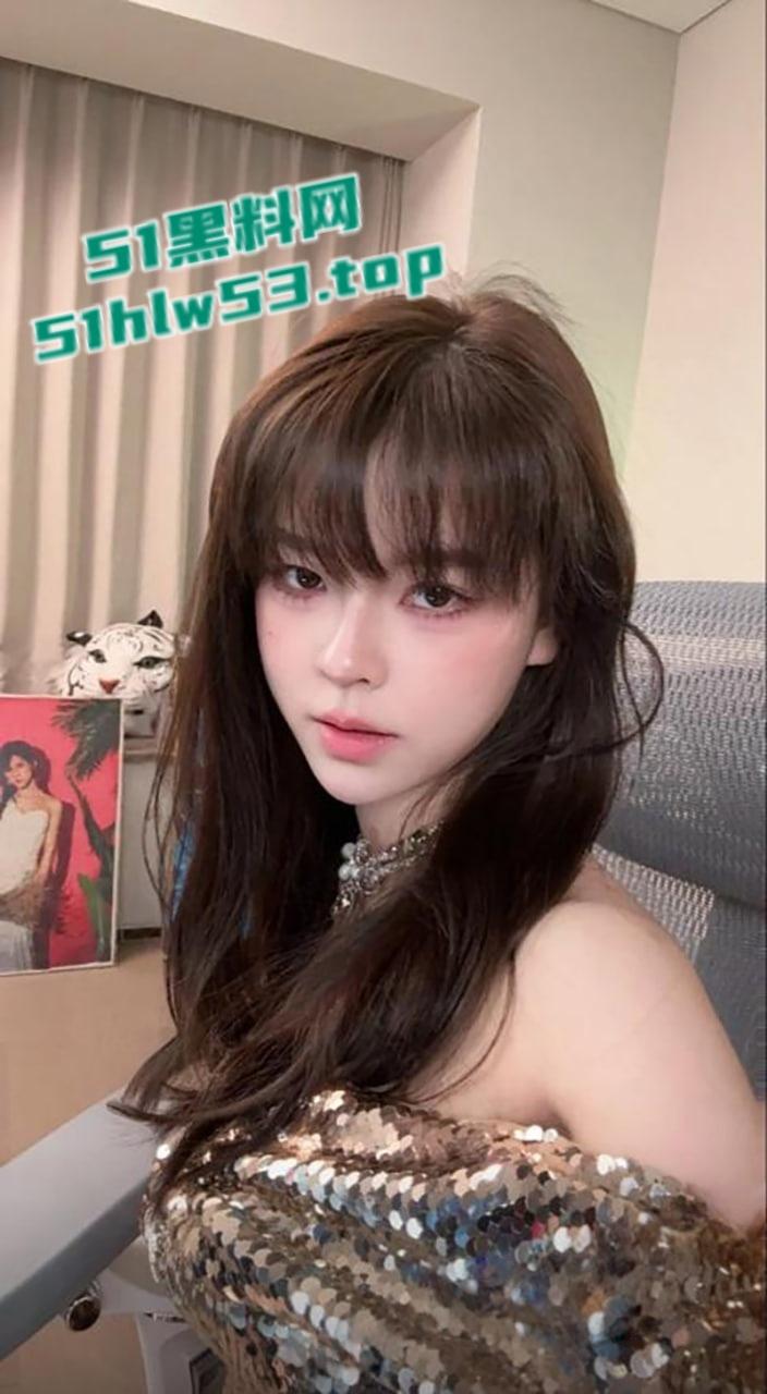 呆妹儿小霸王好姐妹!抖音千万粉丝女网红【沫子】早期全裸私拍写真被扒出,超清逼毛清晰可见!-3