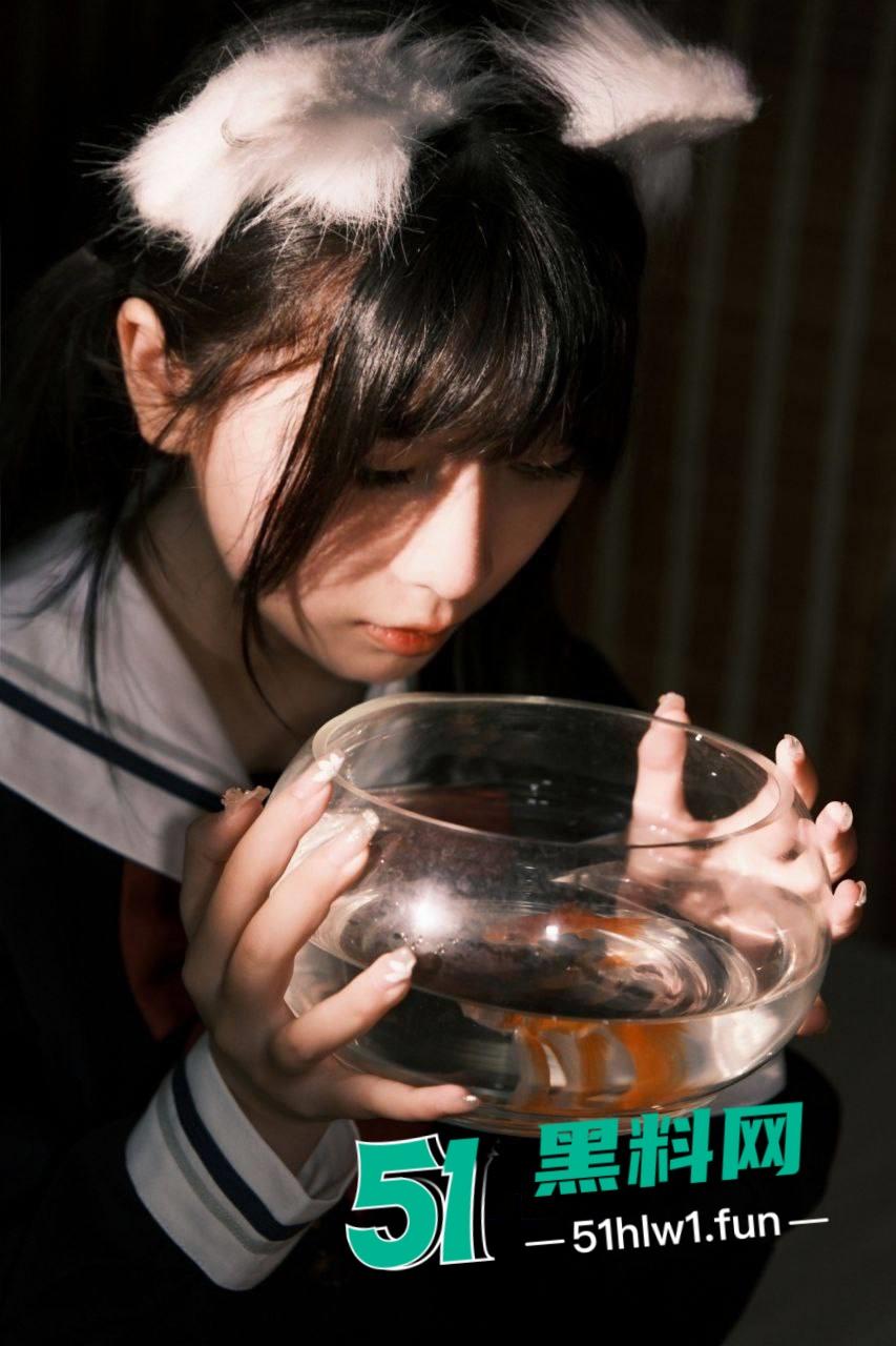 推特萝莉福利姬【星野柒免】清纯颜值肥臀母狗,穿可爱制服私拍白虎嫩逼手揉酥胸全露私拍视图流出-3