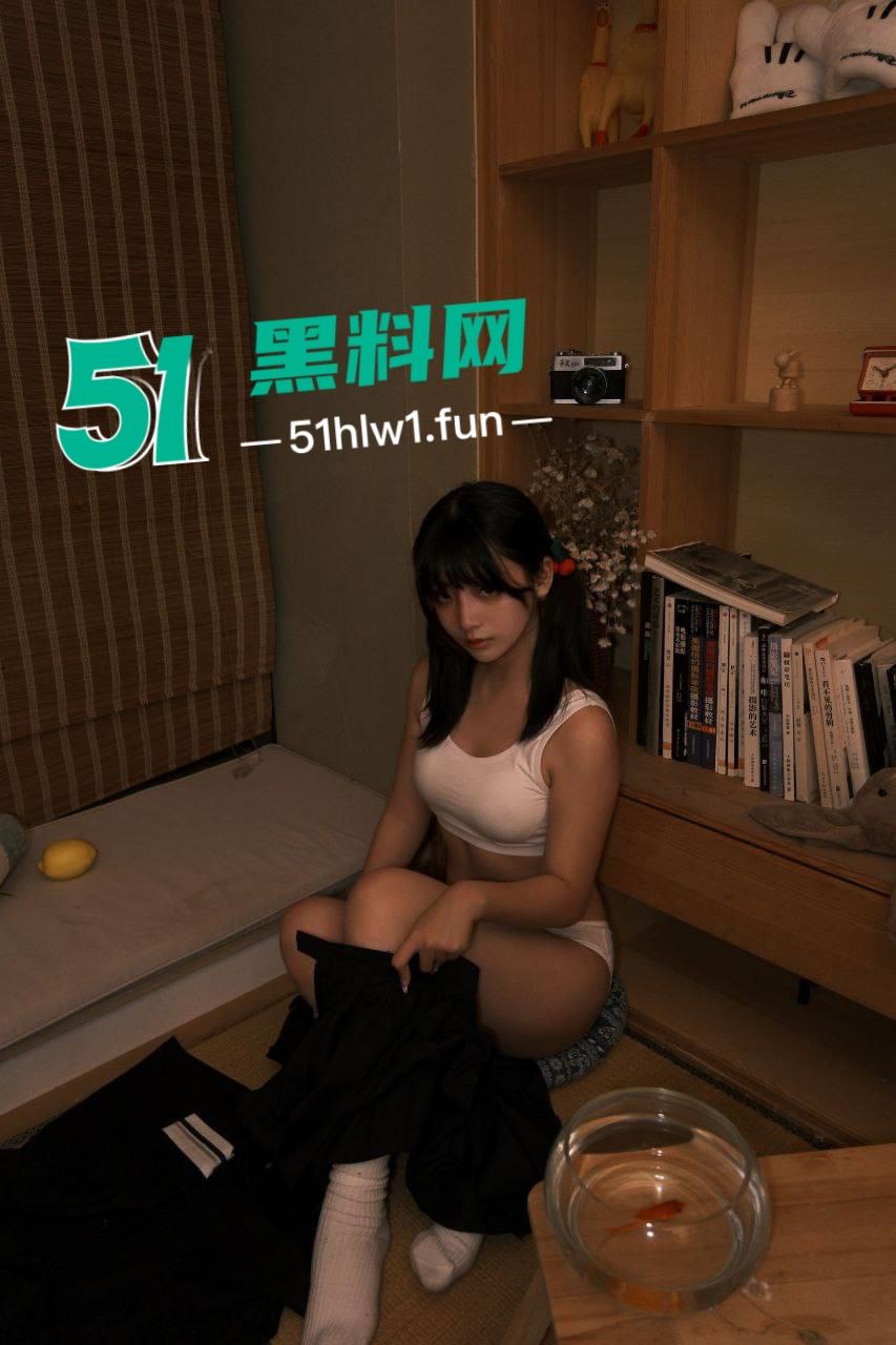 推特萝莉福利姬【星野柒免】清纯颜值肥臀母狗,穿可爱制服私拍白虎嫩逼手揉酥胸全露私拍视图流出-15