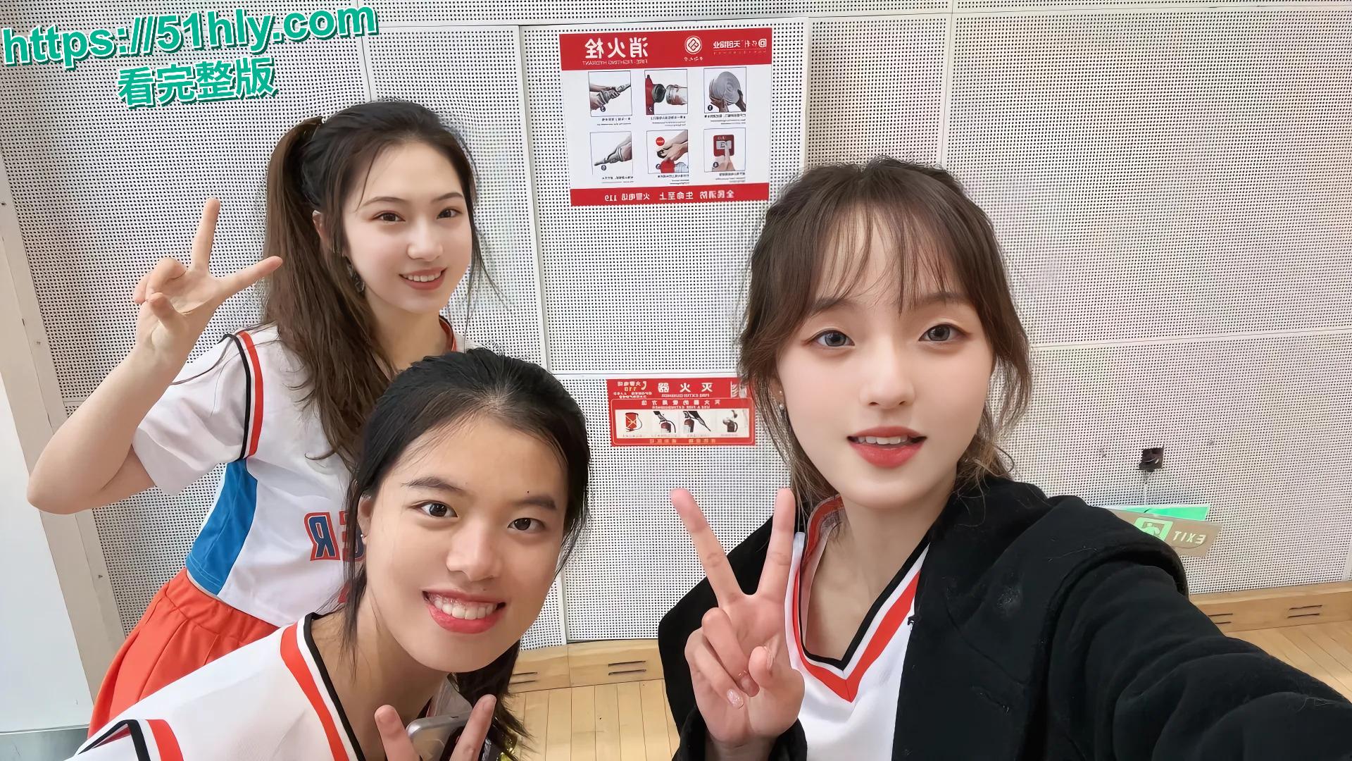 湖南大学啦啦队清纯女神渣男分手后曝光反差私照,尺度逆天!-4