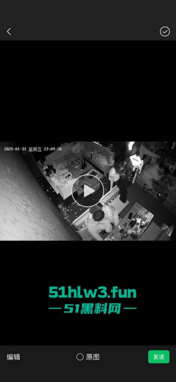 辽油三高学生【王庸昊】与女同学在酒吧现场doi被拍,桌底吃鸡上位骑乘刺激爆棚。-6