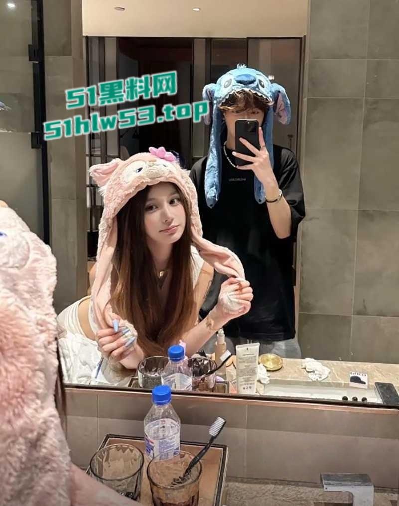 百万网红【妍妍酱】复吸实锤+私生活混乱彻底塌房，柬埔寨当扶手坐台视频流出，过夜费竟高达1500美刀天价。-5