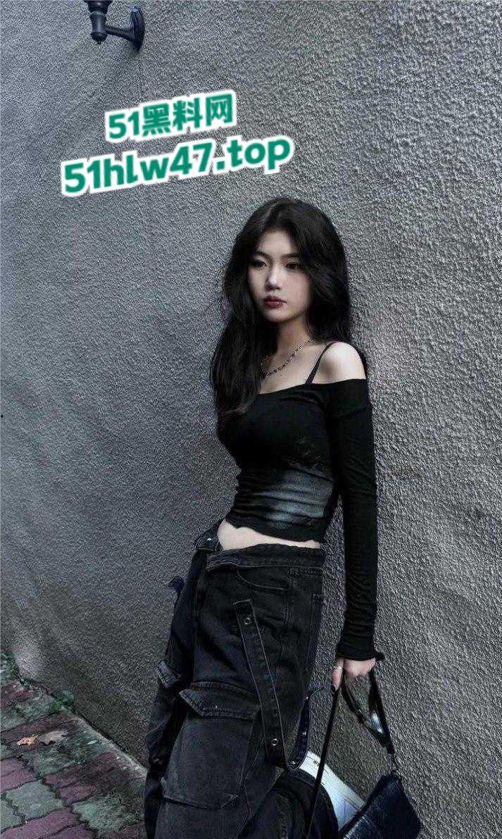 台湾高颜值网红【小网美】早期裸照与发骚视频曝光,没想私下竟然这么爱拍裸照!-5