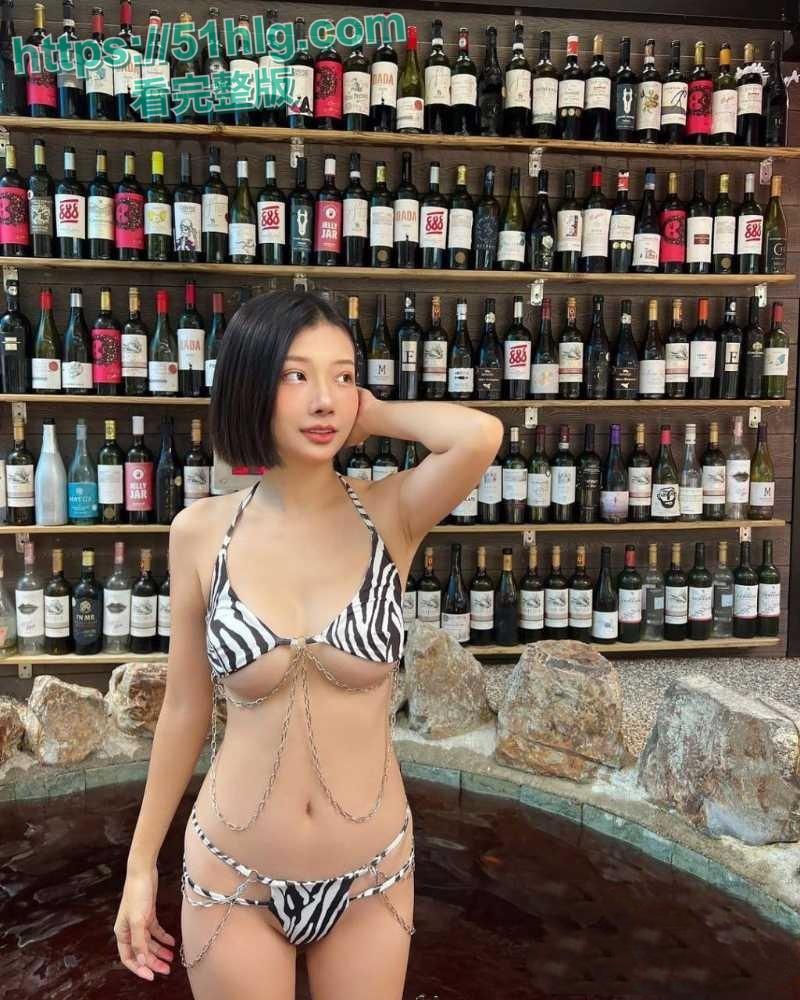 【天津】极品少妇【童杏丽】背着老公与男闺蜜旅游 白天欣赏美食美景 晚上欣赏人妻浪荡淫态 你还相信有纯友谊吗?-3