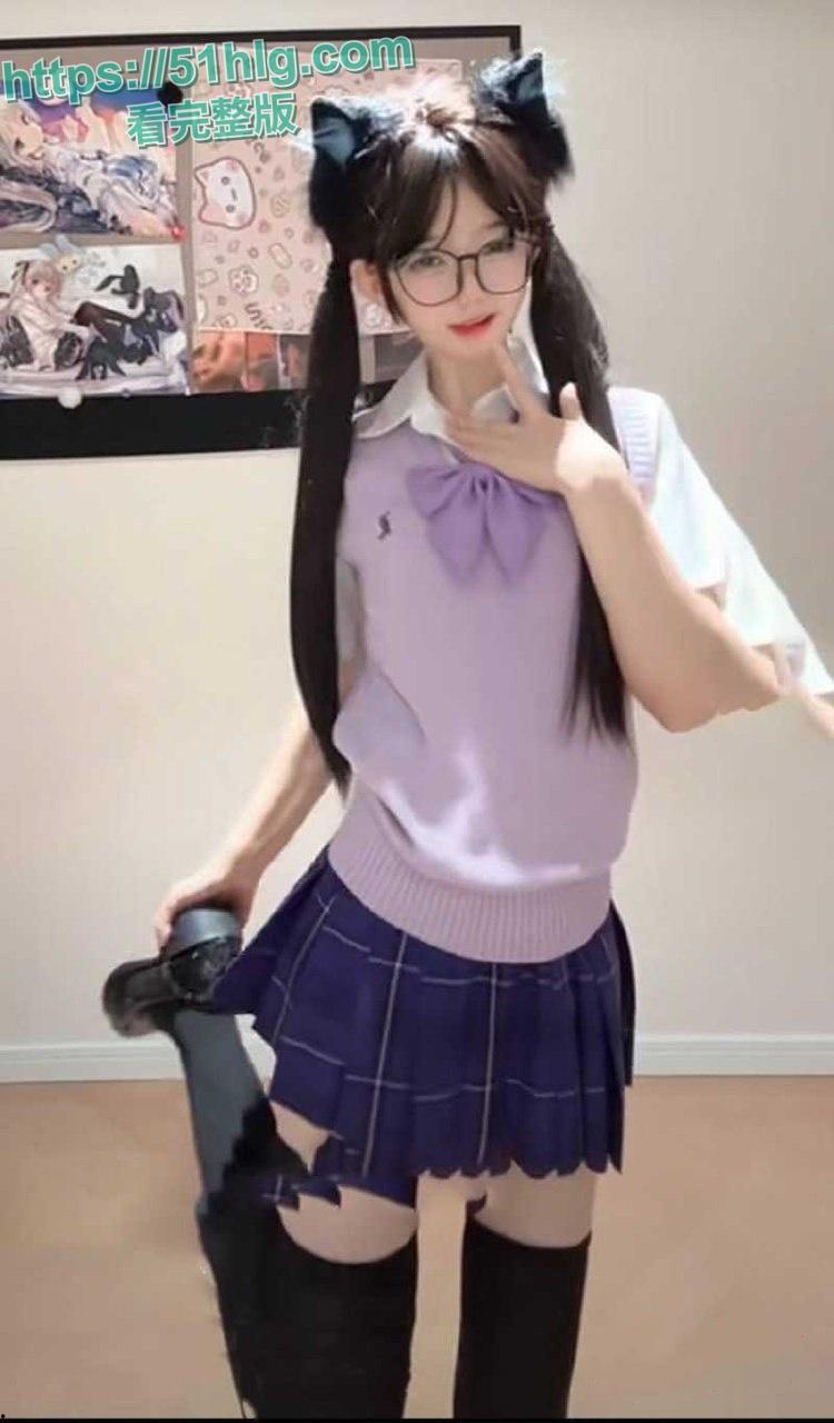 抖音40万粉丝女网红【心碎美羊羊】金主定制视频流出!水晶假屌疯狂抽插粉嫩小穴, 娇喘连连高潮不断-6