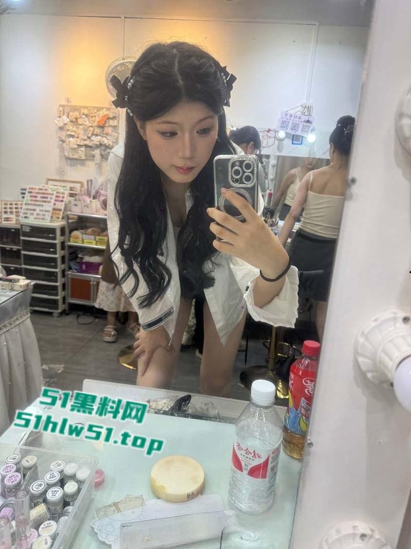 广西桂林【伍凌慧】做爱视频爆出,大奶喷水尤物裸聊自慰被金主高价包养,没想到大哥竟然有艾滋病!-7