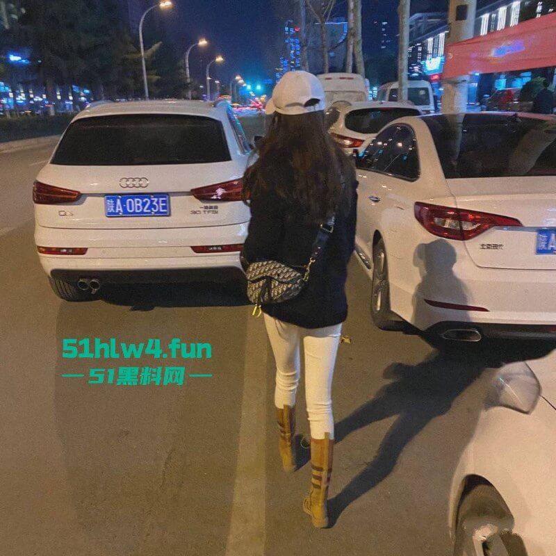 西安淫荡姐妹花与男友啪啪视频曝光,淫荡吃鸡开裆求射,骚穴外漏等人干的内心骚气外漏。-9