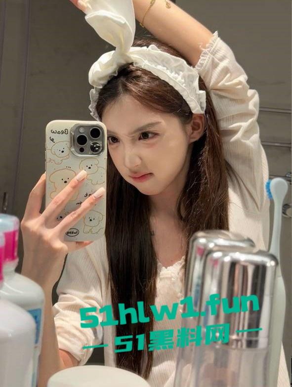 抖音500w粉丝女网红【妙卡】早期与网友裸聊舔屌约炮视频曝光原来女神也那么骚!-11