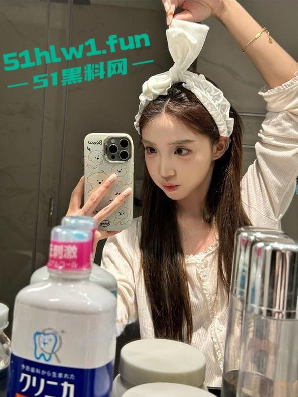 抖音500w粉丝女网红【妙卡】早期与网友裸聊舔屌约炮视频曝光原来女神也那么骚!-12