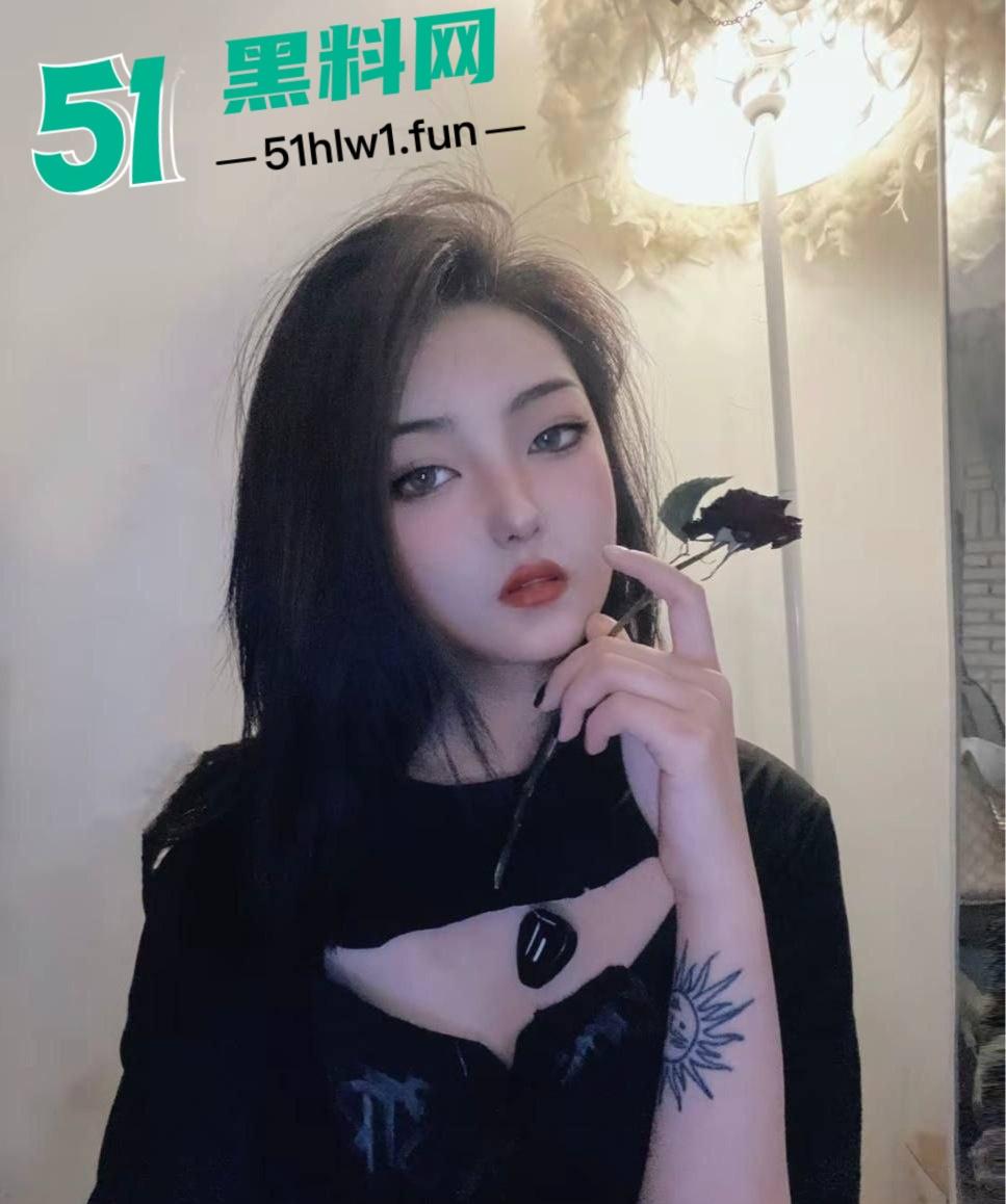 上海颜值天花板小情侣【宁美琴】流出私密视频,高冷女友床上反差惊人,叫床骚到人血压飙升!-1