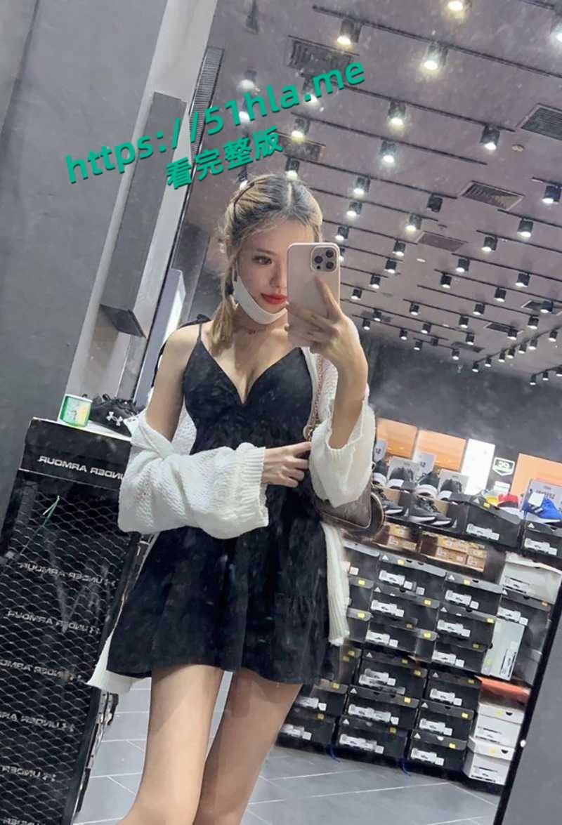 高颜值coser与前男友性爱视频曝光，吊带黑丝深喉舔屌，媚眼如丝表情超骚，撅着翘臀被无套后入！-3