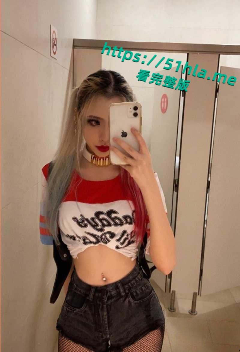 高颜值coser与前男友性爱视频曝光，吊带黑丝深喉舔屌，媚眼如丝表情超骚，撅着翘臀被无套后入！-4