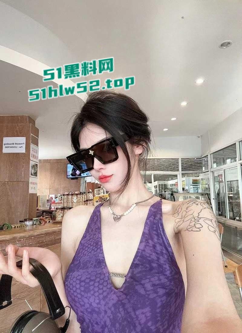 天津顶级名媛【黄丽娜】线下援交视频曝光,疯狂式口交深喉被金主爆操爽的直翻白眼,肩部纹身实锤无疑!-2