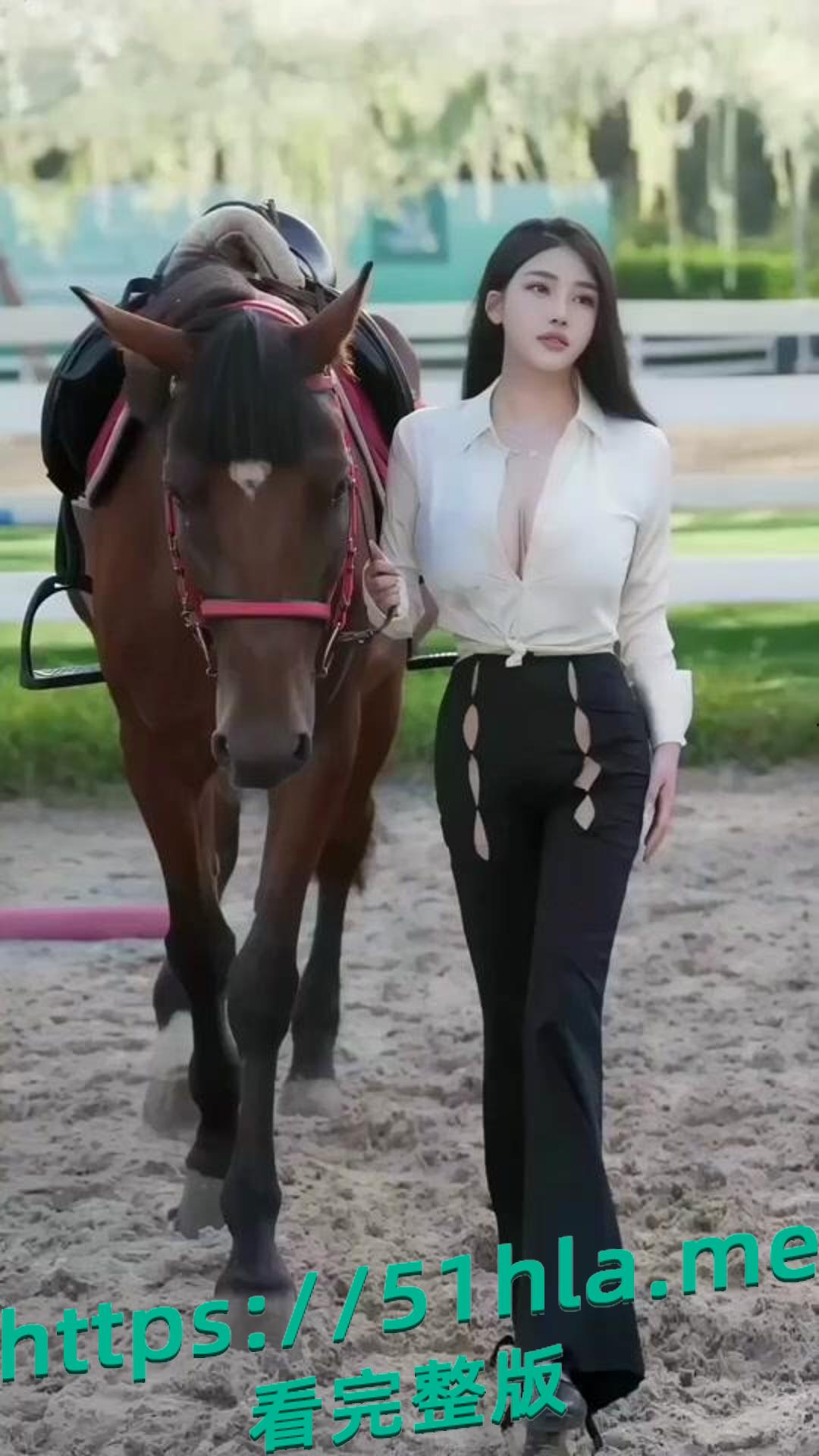 秀人网巨乳模特 王雅姗 黑丝美腿身材超棒 揉逼掰逼自慰棒插逼特写 骚话连篇跪地狗爬求爸爸操!-4