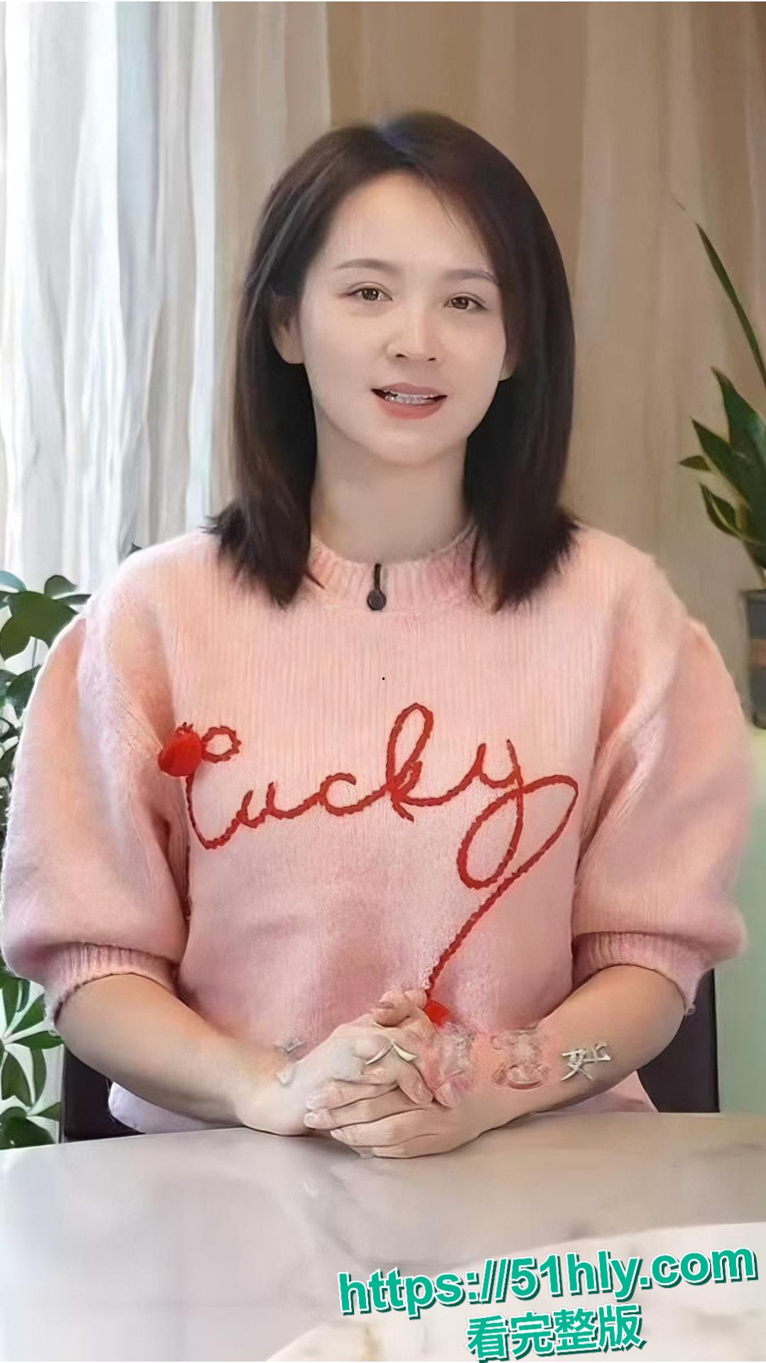 古装女演员邓莎 和某知名导演合作床戏流出 为女主身份甘心当导演母狗 玩得欲仙欲死-5