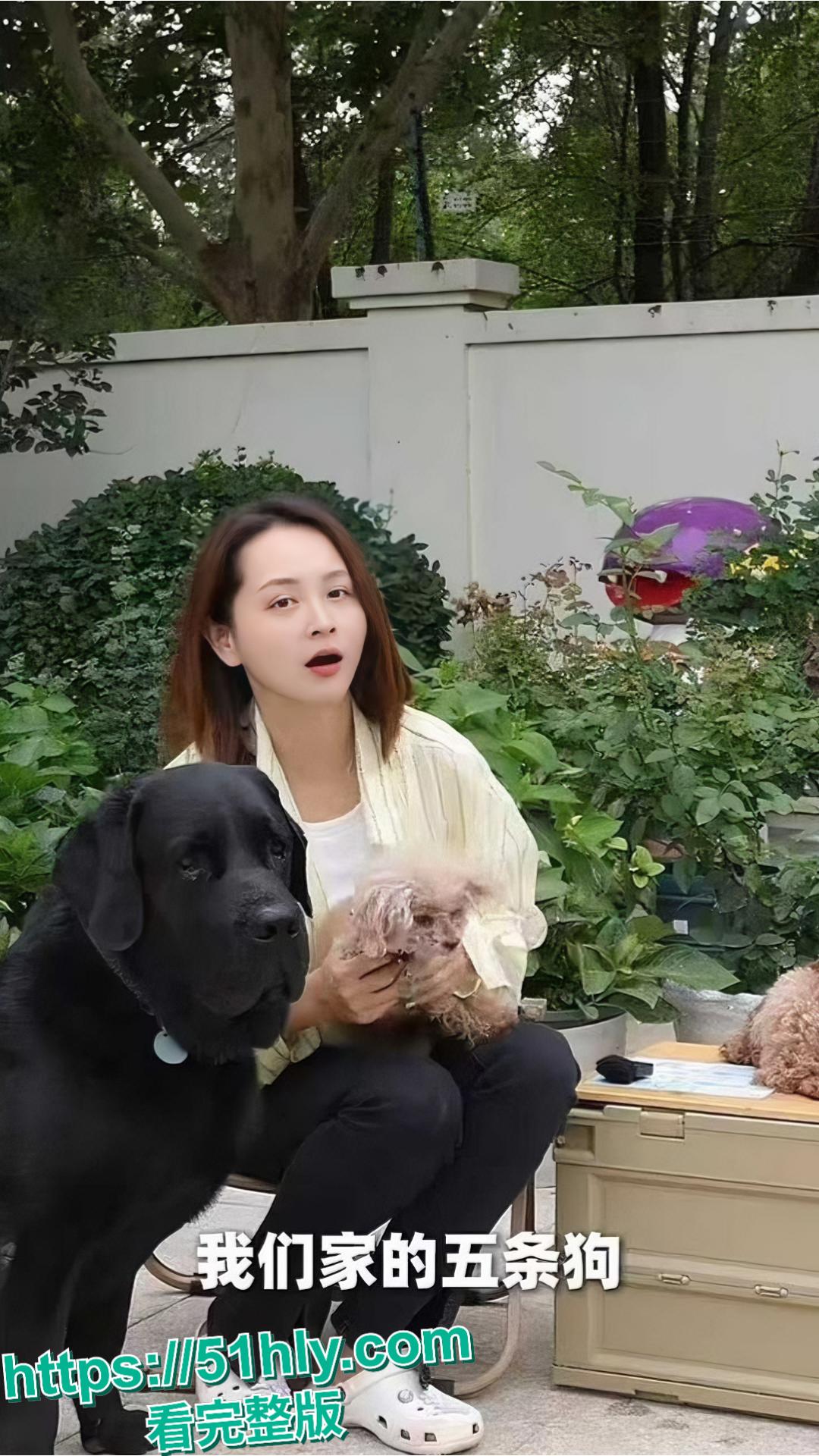 古装女演员邓莎 和某知名导演合作床戏流出 为女主身份甘心当导演母狗 玩得欲仙欲死-8