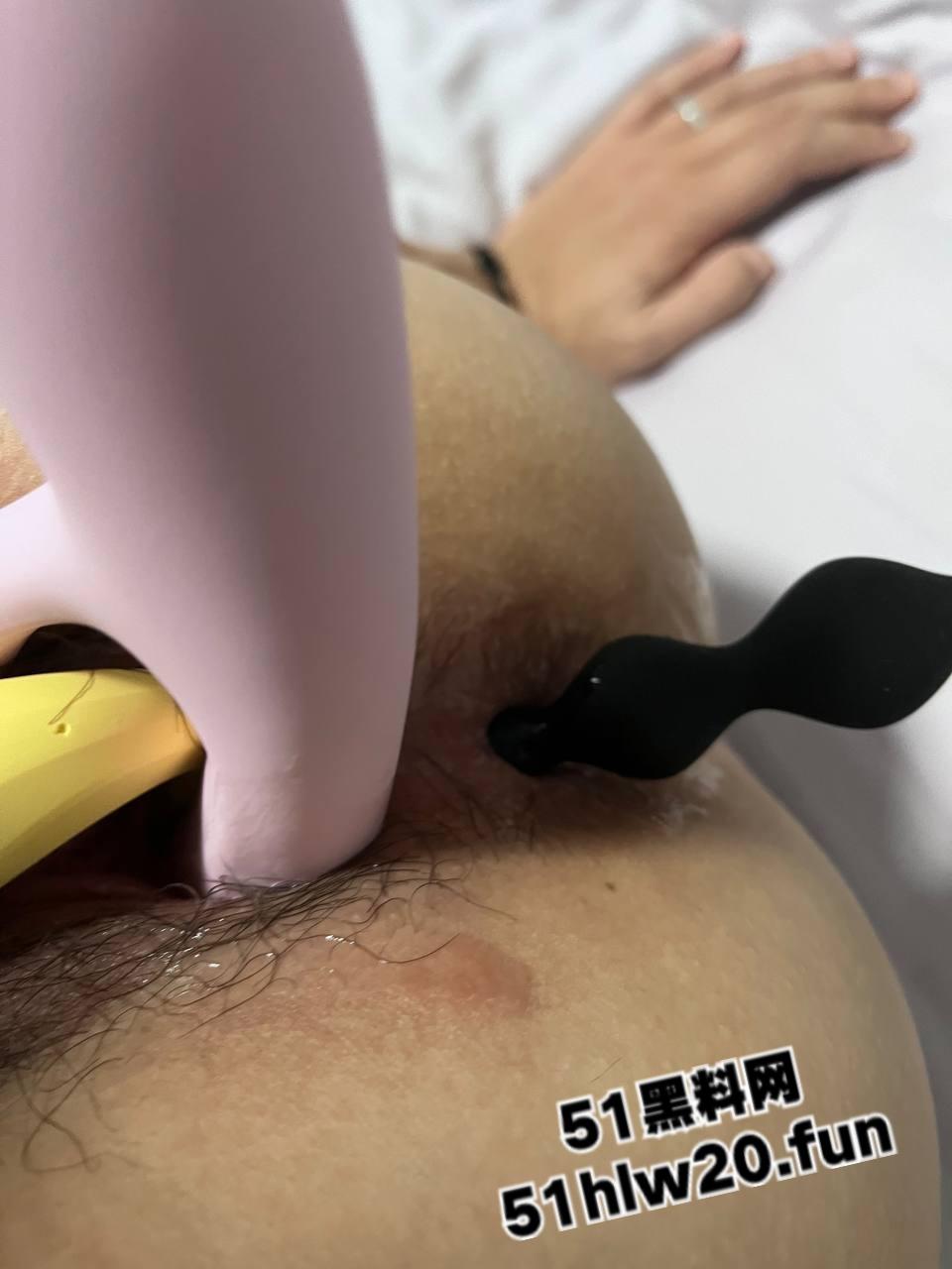 大神约啪长腿少妇,身材极品美腿修长背着老公出门当狗,穿情趣内衣勾引情人撅着大屁股渴望被操。-7