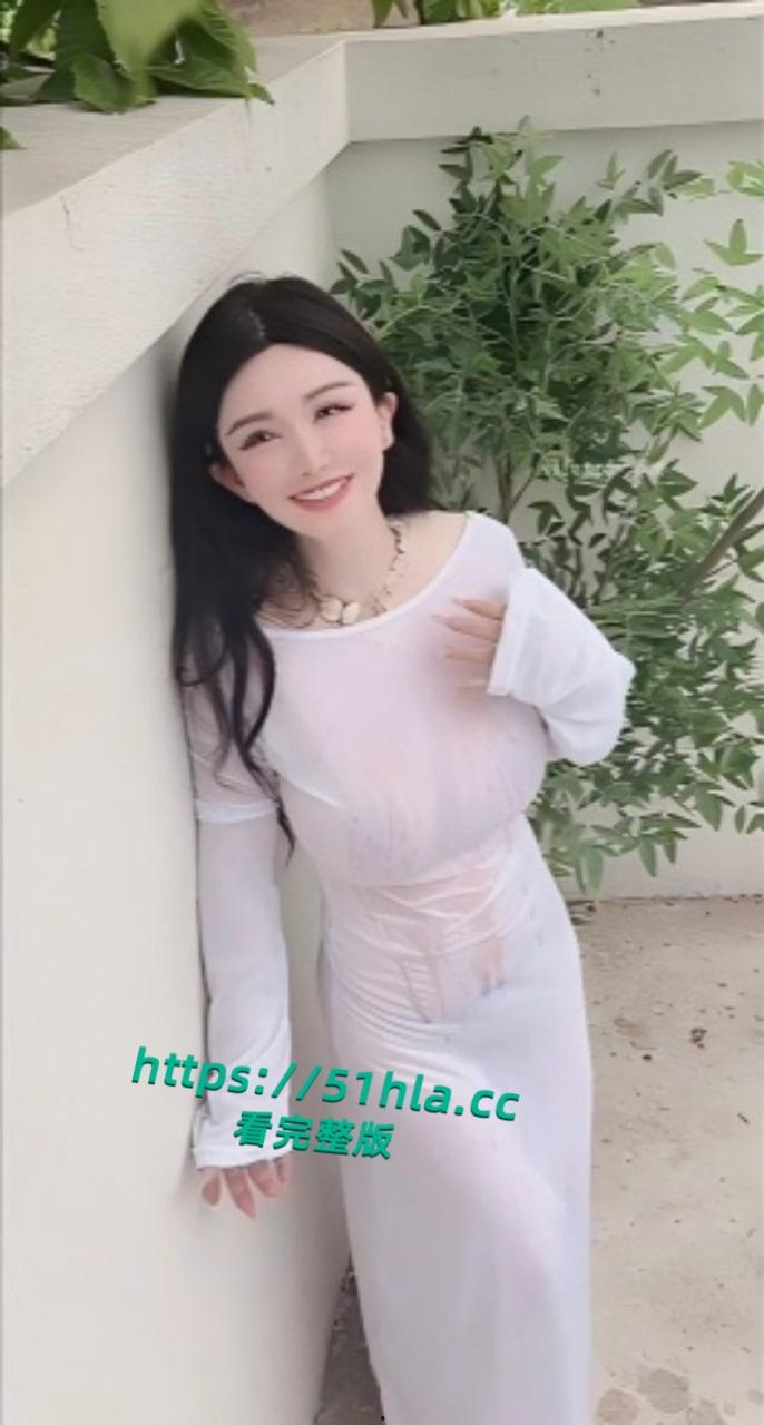 秀人网爆乳女神【潘娇娇】最新湿身福利,揉奶搓穴娇喘迷人,火辣身姿肥美阴唇尽收眼底!-1