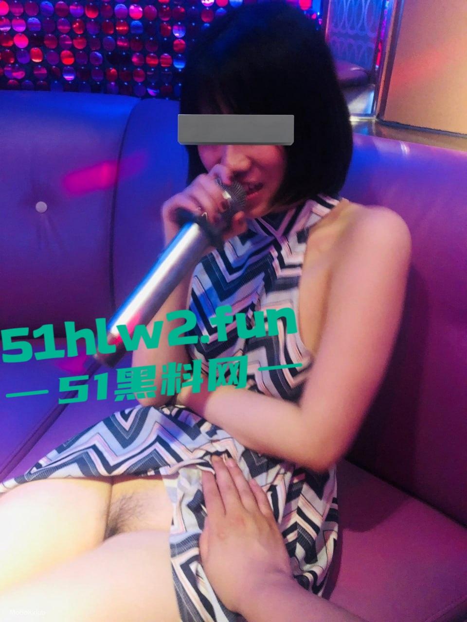 已婚人妻被公司高管调教3P,JK情趣丝袜骚到爆,深喉吞精呛到喘不过气,老公只能干瞪眼!-2