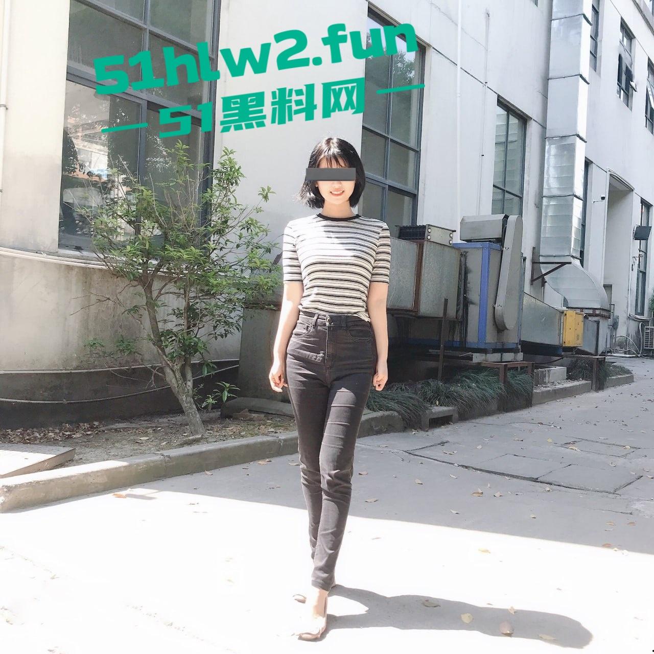 已婚人妻被公司高管调教3P,JK情趣丝袜骚到爆,深喉吞精呛到喘不过气,老公只能干瞪眼!-4