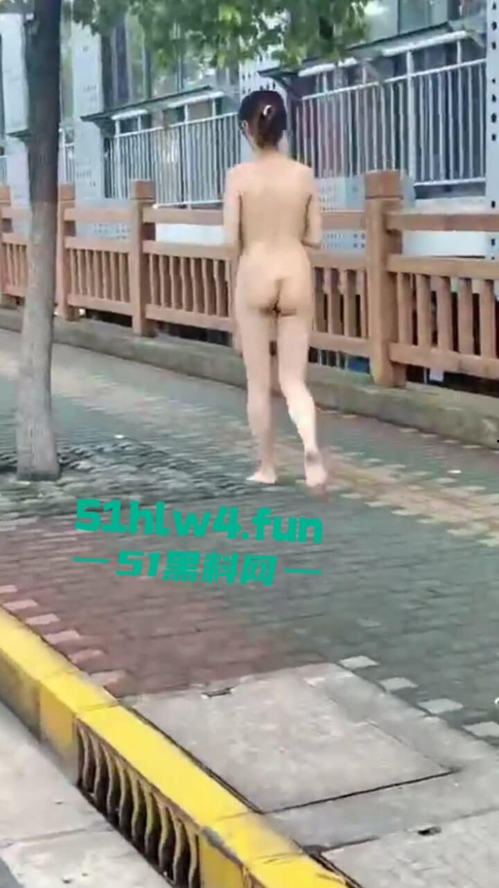 淫妻大神【女友棉袜】最新分享性感骚妻身材性感美腿修长,天天变着花样调教当街露出楼道野战。-3