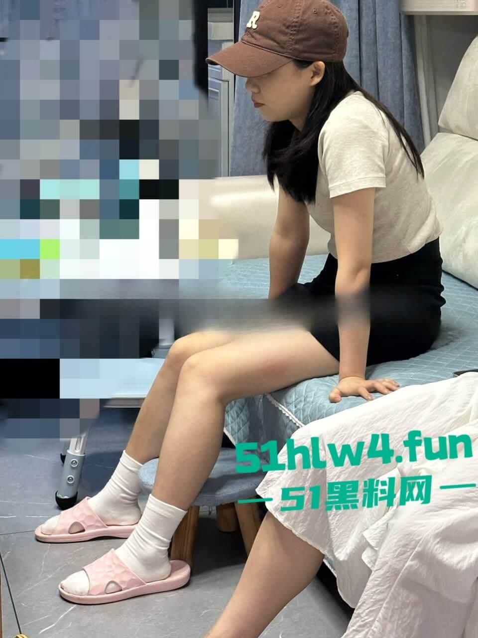 淫妻大神【女友棉袜】最新分享性感骚妻身材性感美腿修长,天天变着花样调教当街露出楼道野战。-14