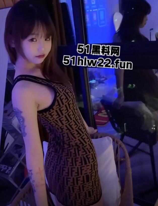 抖音清纯美少女网红【炒河粉】大尺度全裸会议直播泄密流出,外表单纯可爱实则淫荡放浪。-6