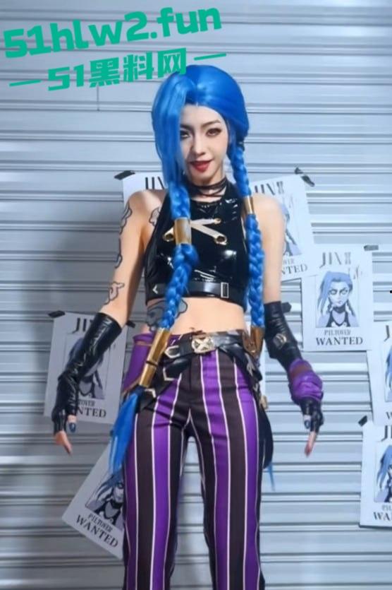 劲爆大瓜,英雄联盟女主持【希然lris】发推自称母狗,颜射照片疯传,全网深挖不雅视频曝光!-7