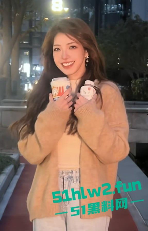 劲爆大瓜,英雄联盟女主持【希然lris】发推自称母狗,颜射照片疯传,全网深挖不雅视频曝光!-9