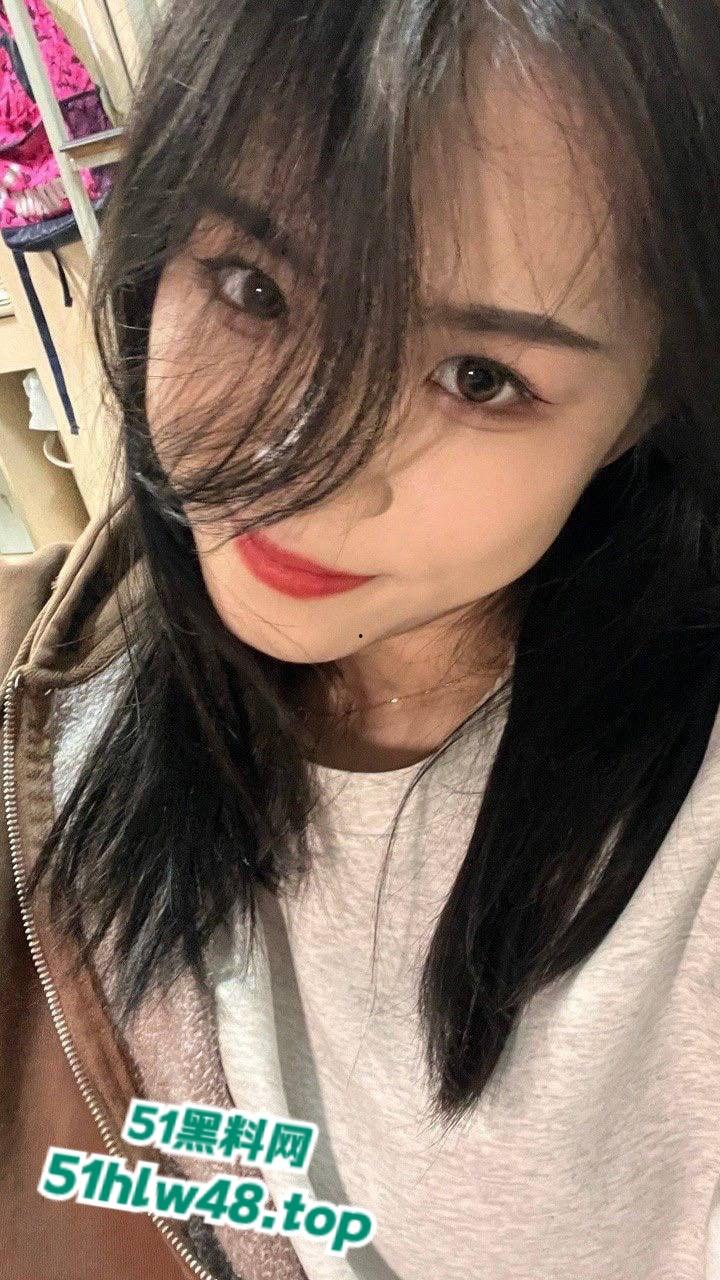 长清大学门事件,高颜值甜美学生妹,纤细高挑的黑丝AJ女被大屌体育生爆操抽插,搞得全校人尽皆知!-2